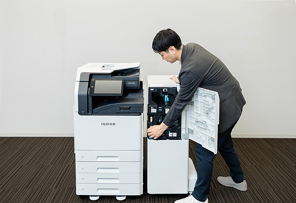 複合機の設置作業を自分で実施しているユーザー