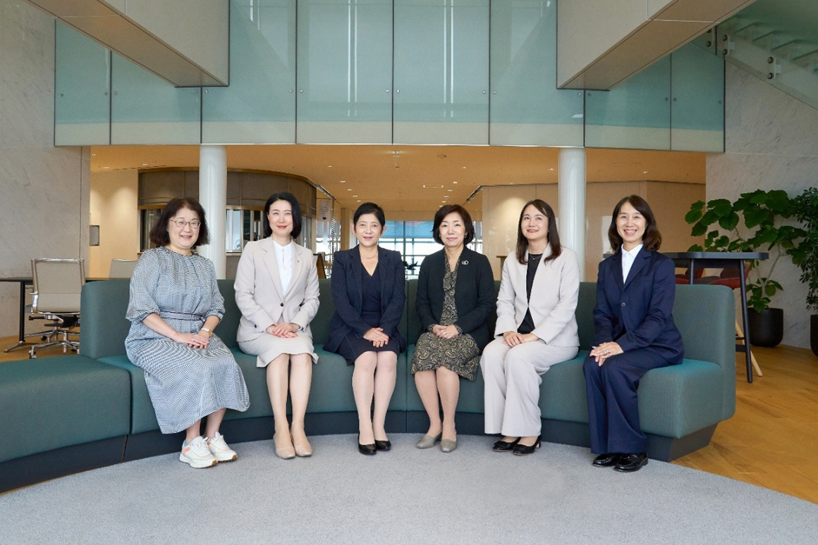 左より宇都宮 幹子 氏、西原口 香織 氏、吉澤 ちさと 氏、森田 麗 氏、西村 美子 氏、国政 裕子 氏
