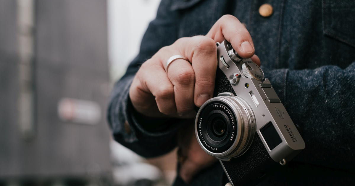FUJIFILM X100V