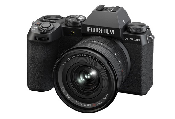 When mounted on the mirrorless digital camera “FUJIFILM X-S20”