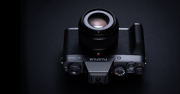 FUJIFILM X-T200