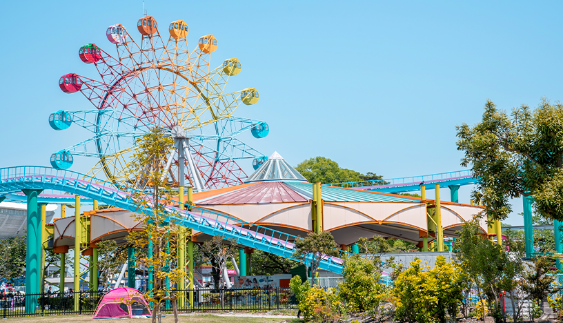 Picture of an amusement park