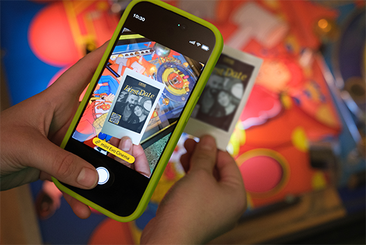 Usar un código QR para compartir un video en las redes sociales.