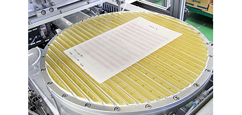 Measure the pressure distribution of cleaning polish against liquid crystal panels