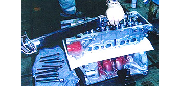 Mida la presión entre las culatas y los bloques de cilindros