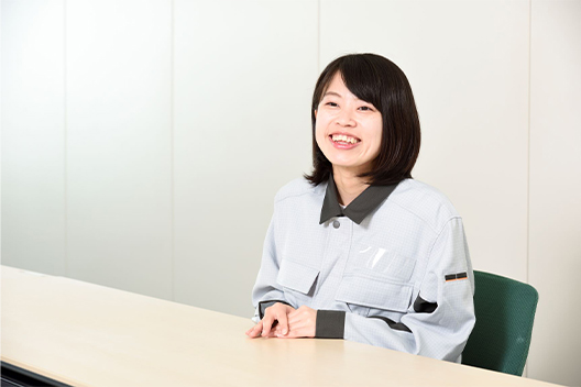 インタビューを受けている様子