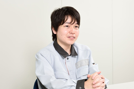 インタビューを受けている様子