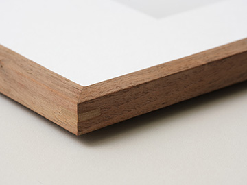 フレームカラー:ウォールナット