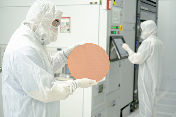 [immagine]Un esempio: Riduzione dell’impatto ambientale nella produzione di materiali semiconduttori