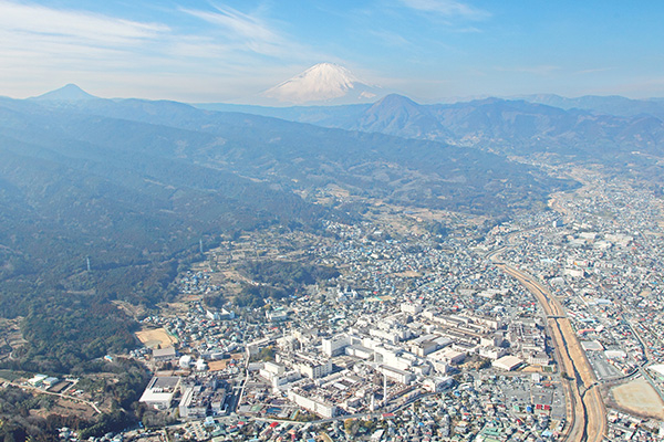 [immagine]Un esempio: Puntare alla carbon neutrality* in collaborazione con le comunità locali; un progetto pilota