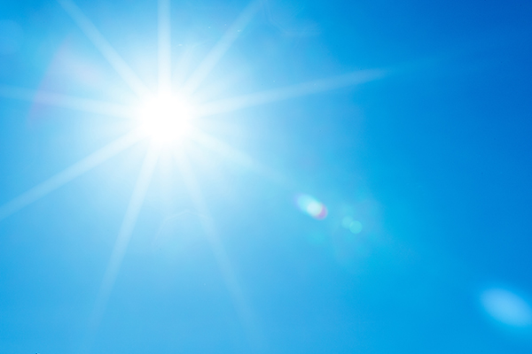 夏の太陽をイメージした画像。