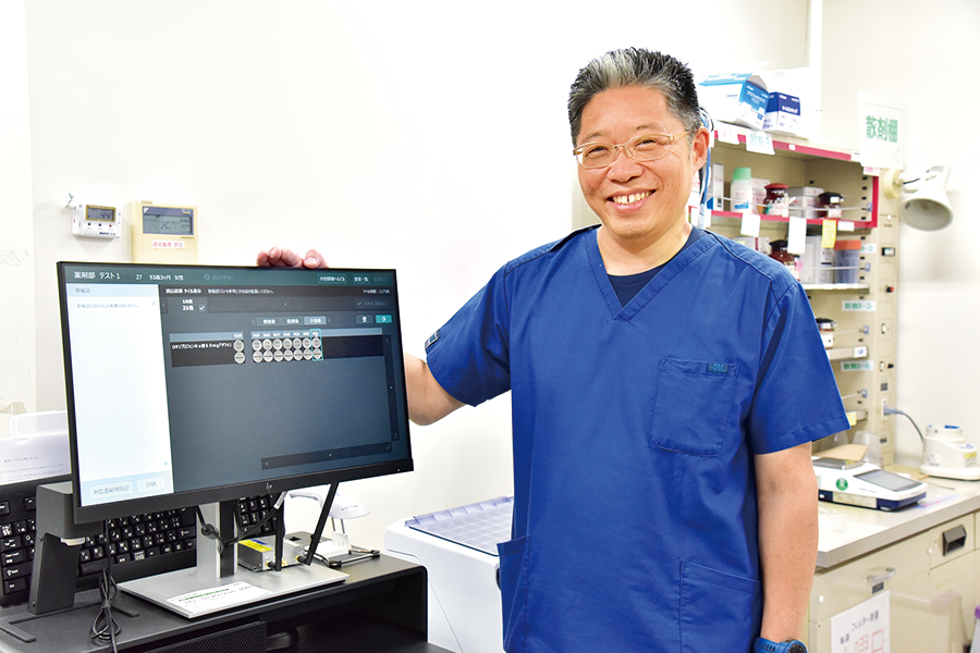 総合相模厚生病院 薬剤部長 稲葉 健次郎さんとPROOFIT 1D Ⅱの写真​