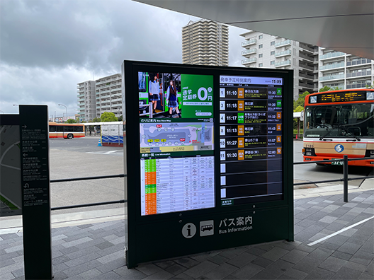 神戸市営地下鉄西神中央駅 75インチ×2面