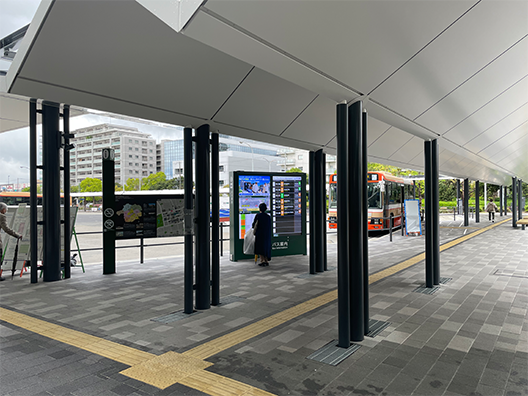 神戸市営地下鉄西神中央駅 75インチ×2面