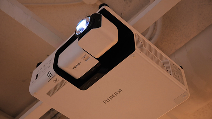 FP-Z8000（白色）が実際に設置されているイメージ画像。