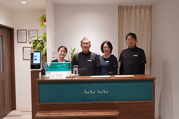 ひとひとケアクリニックさま　リアルタイム翻訳「VUEVO™ Display」事例写真