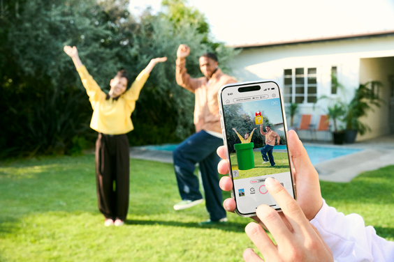 instax AiR Studioで撮影している様子