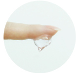 超高粘度なハードタイプは、指先に付けて下を向けても液だれしにくい。​