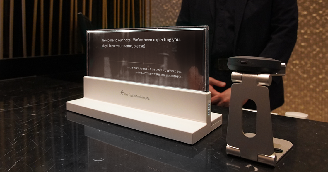 アートホテル大阪ベイタワーさま 透明翻訳ディスプレイ「VUEVO Display」活用事例