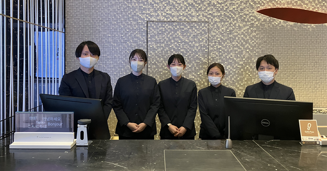 スタッフ皆さまの集合写真