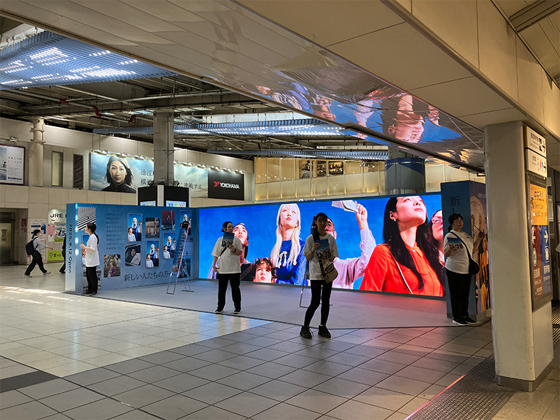 ニュウマン高輪 フレックスアドスケープ設置写真