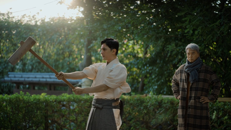 吉沢亮さんと尾美としのりさんのもちつき特訓