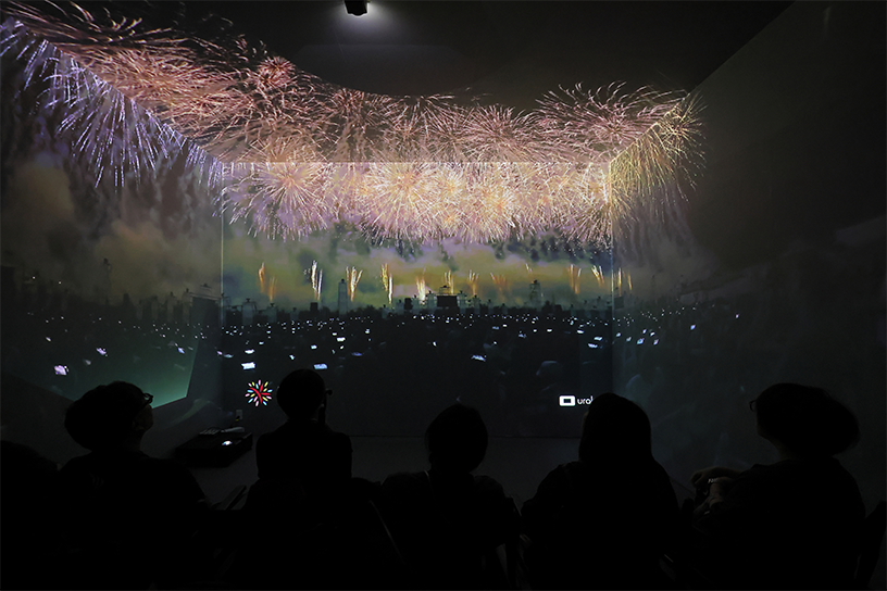 uralaaを投影している様子。