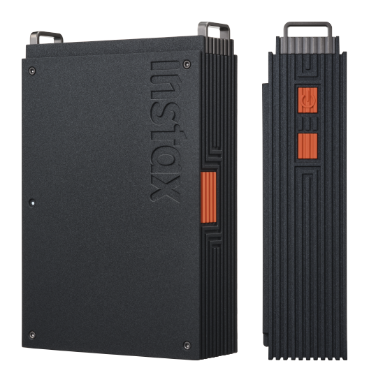 instax mini Link+™筐体を斜め前と横から見た様子。