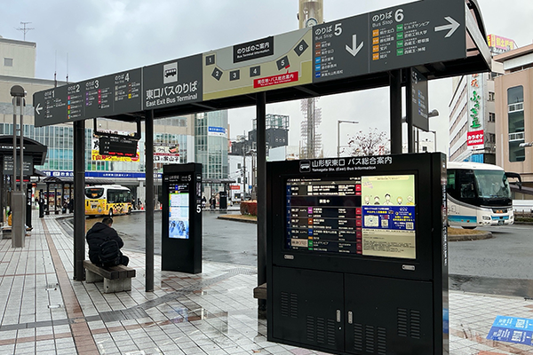 山形駅東口駅前広場 設置写真