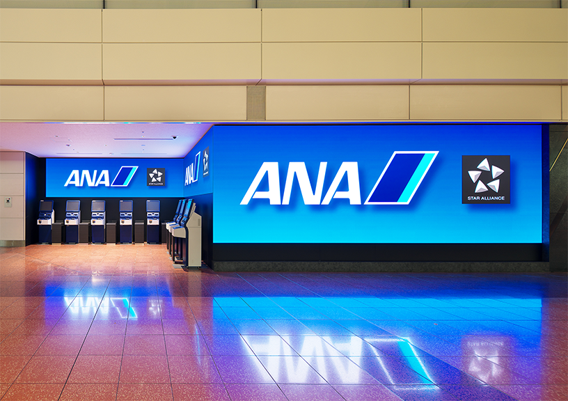 羽田空港 第2ビル 出発ロビー(南)LEDビジョン事例写真