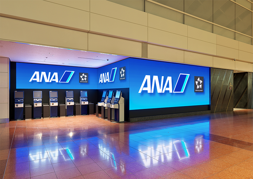 羽田空港 第2ビル 出発ロビー(南)LEDビジョン事例写真