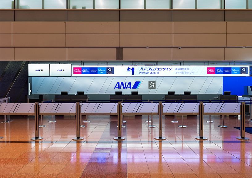 羽田空港 第2ビル 出発ロビー(北)LEDビジョン事例写真