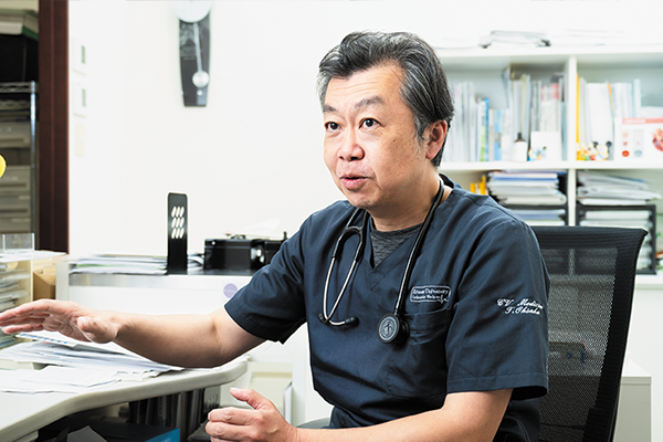 取材に答える「おおさか循環器内科・生活習慣病クリニック」の大坂 勤 院長​