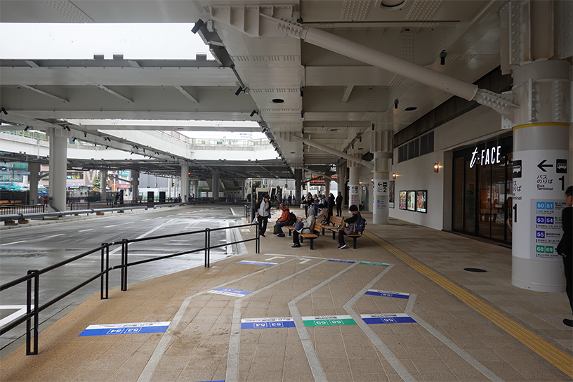 豊田市駅前 フロアサイン設置写真