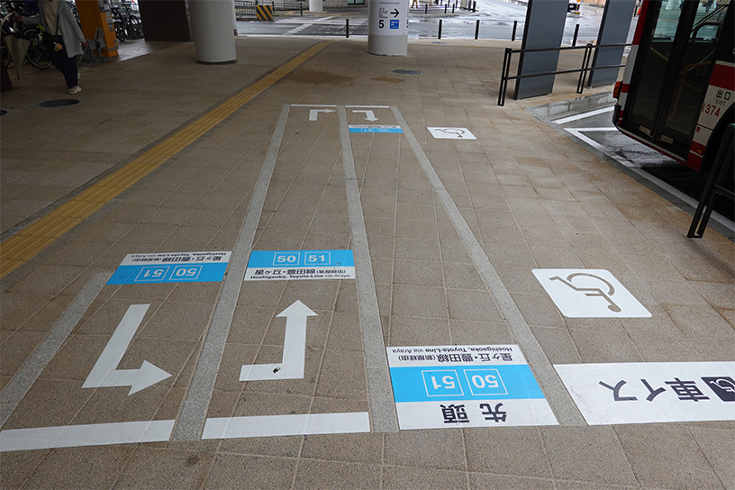 豊田市駅前 フロアサイン設置写真