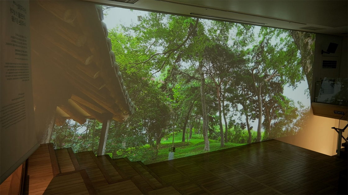 Image from the media art exhibition held at the Sejong Centre for the Performing Arts in Seoul from 24 February to 27 April 2025. (Forest)
