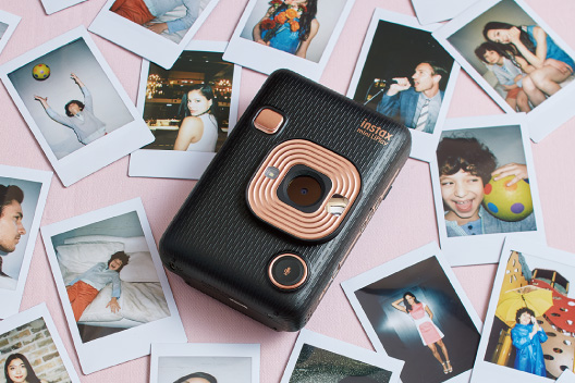 [photo] A flatlay of Instax Mini LiPlay in Elegant Black surrounded by sample photo prints