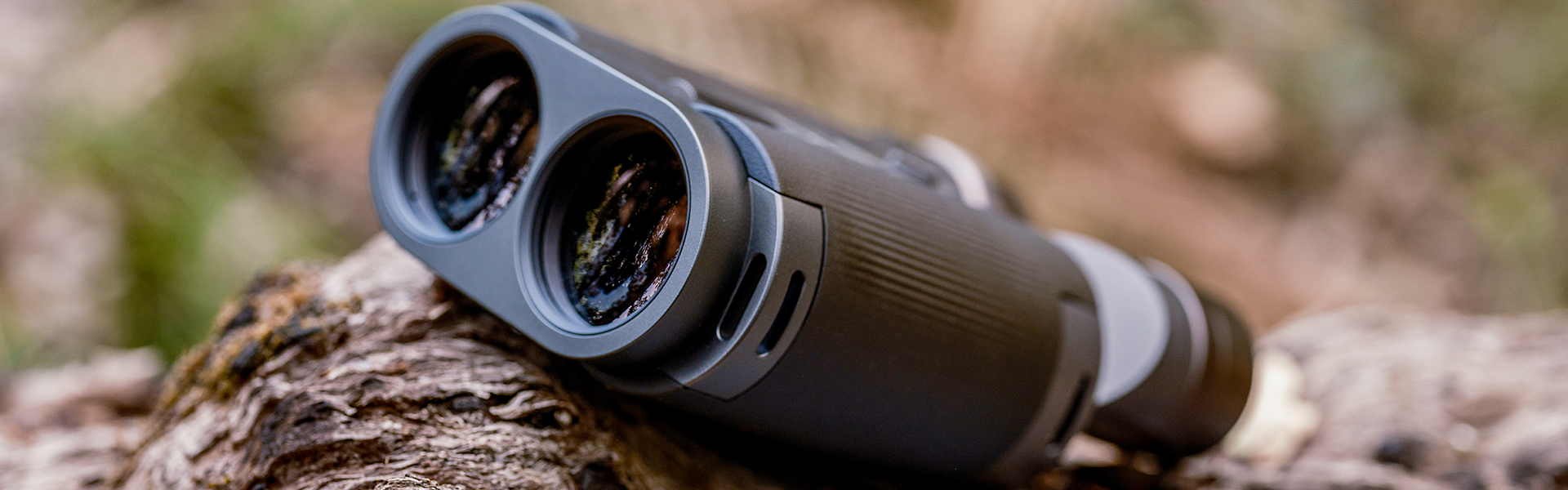 [photo]TS-L Binoculars, diagonal left front