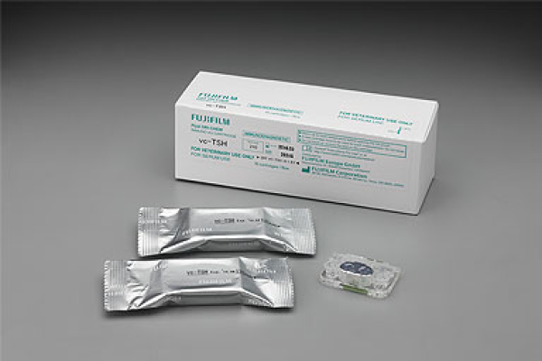 [photo] A pack of vc-TSH (Thyroid-Stimulating Hormone) with some cartridges on a table