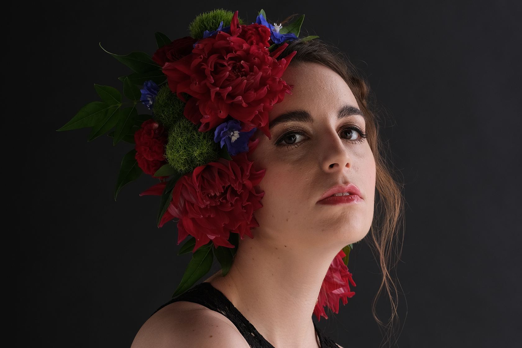 [photo] Portrait of a woman with a hair garden decoration in her hair