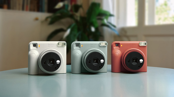 Simple and approachable camera designThree color options