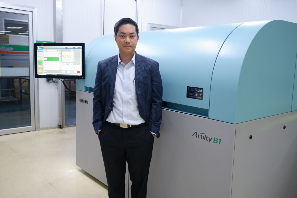 Mr Dejthamrong, Operations Director