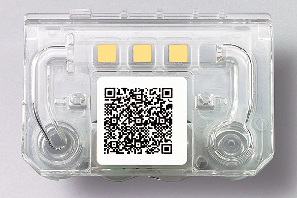 [Photo]​ The cartridge has QR code for automated calibration.​