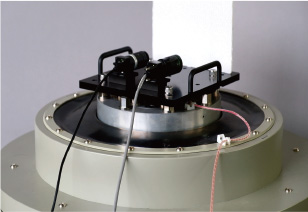 [photo] Vibration test machine with equipment and wires attached to machine