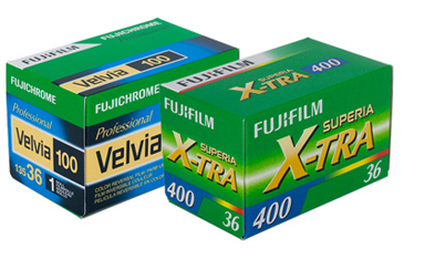 [photo] Fujichrome Velvia 100 和 Fujifilm Super X-TRA400 底片盒