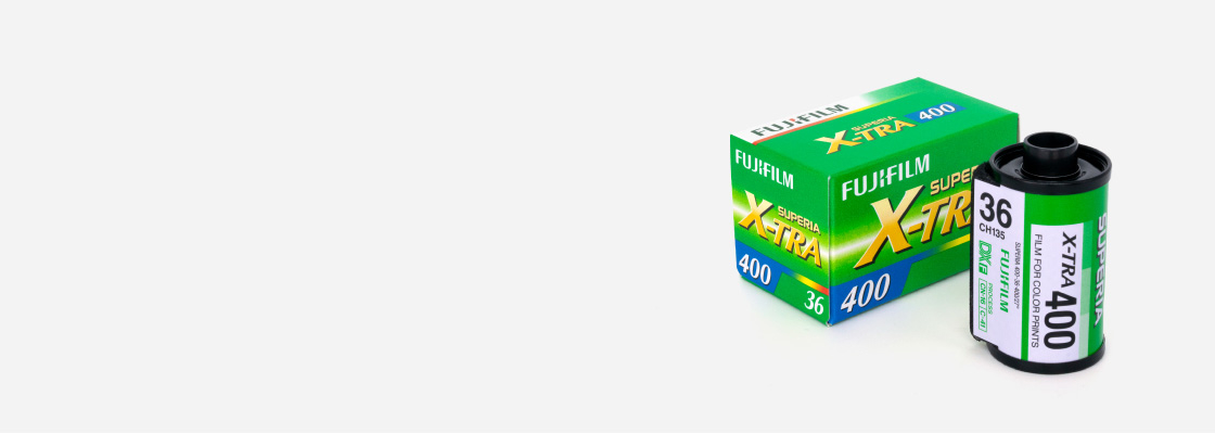 [photo] Fujifilm Superia X-Tra 400 底片就在其底片盒旁