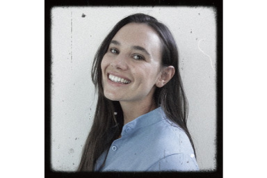 Image of woman with Retro filter applied