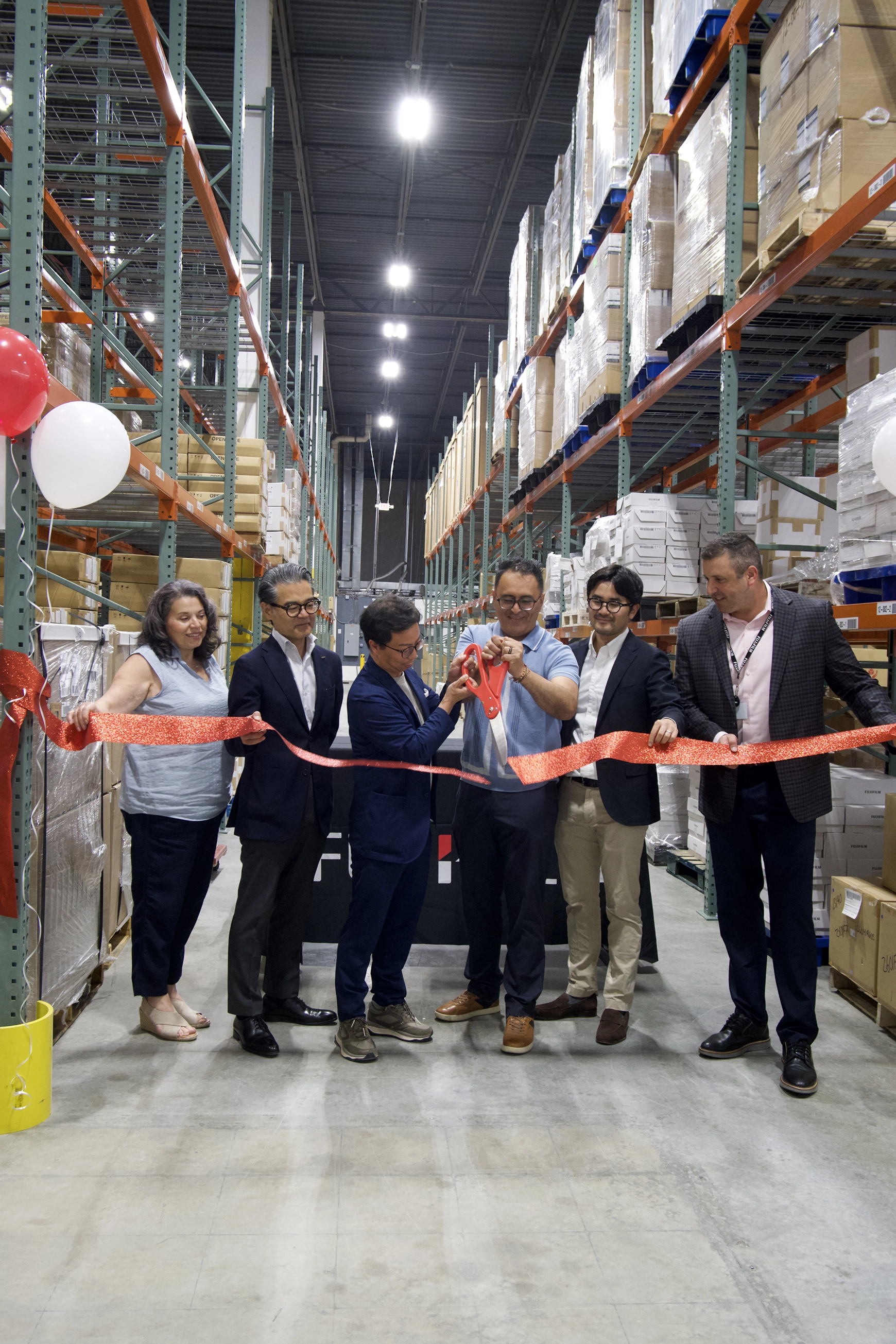 [Photo] Endoscopy warehouse ribbon cutting