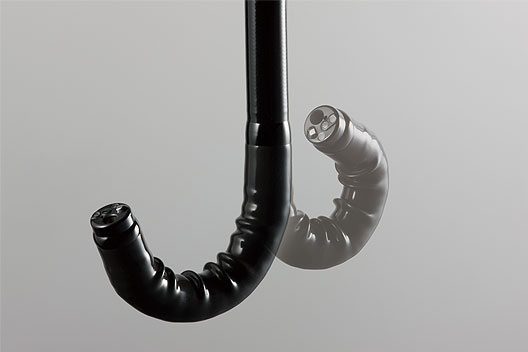 [photo] Punta flexible del endoscopio doblada hacia arriba