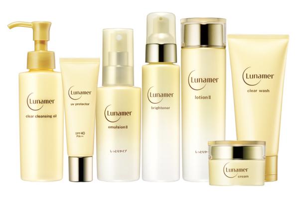 [photo] 7 Lunamer Pore Care products with a white background